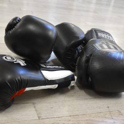 Inspirujące historie młodych zawodników kickboxingu: sukcesy, wyzwania i motywacja do regularnych treningów